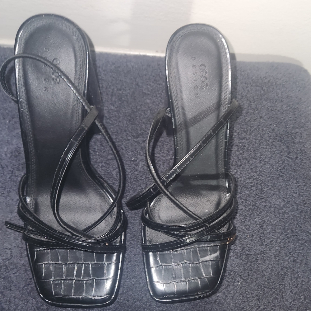 Osos Design Platform Black Faux Leather Croc Print Embossed Toe Sandals Size 10